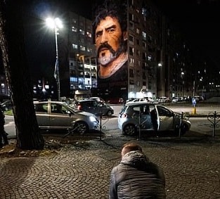 泪目向天下母亲致敬,怀念马拉多纳绿茵场上再无英雄