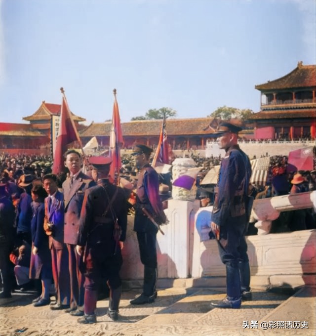 日军受降仪式彩色老照片,老照片东南亚战场上投降的日军