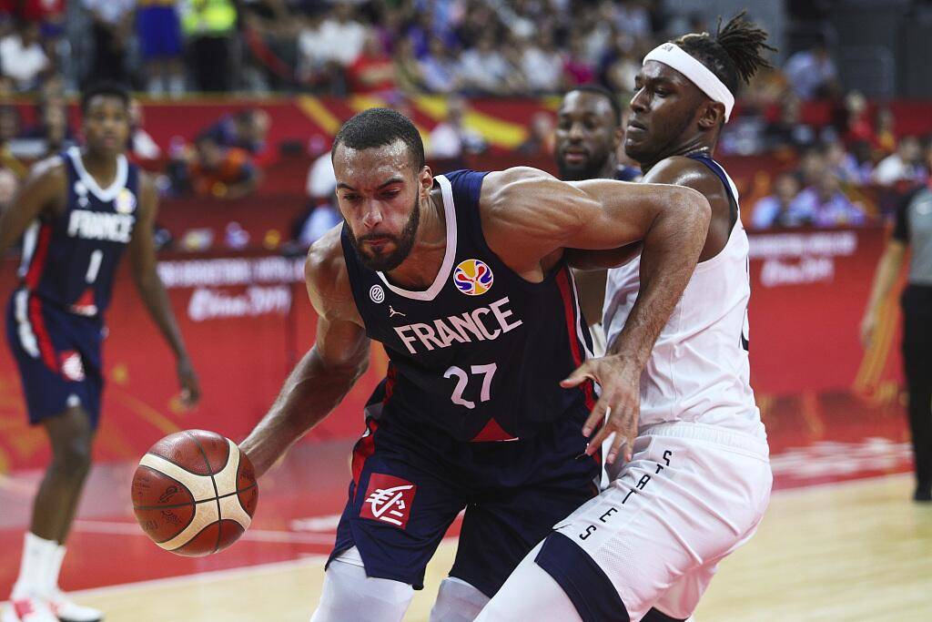 科比太有远见了，法国爆冷击败美国，明年或逼出最强梦之队