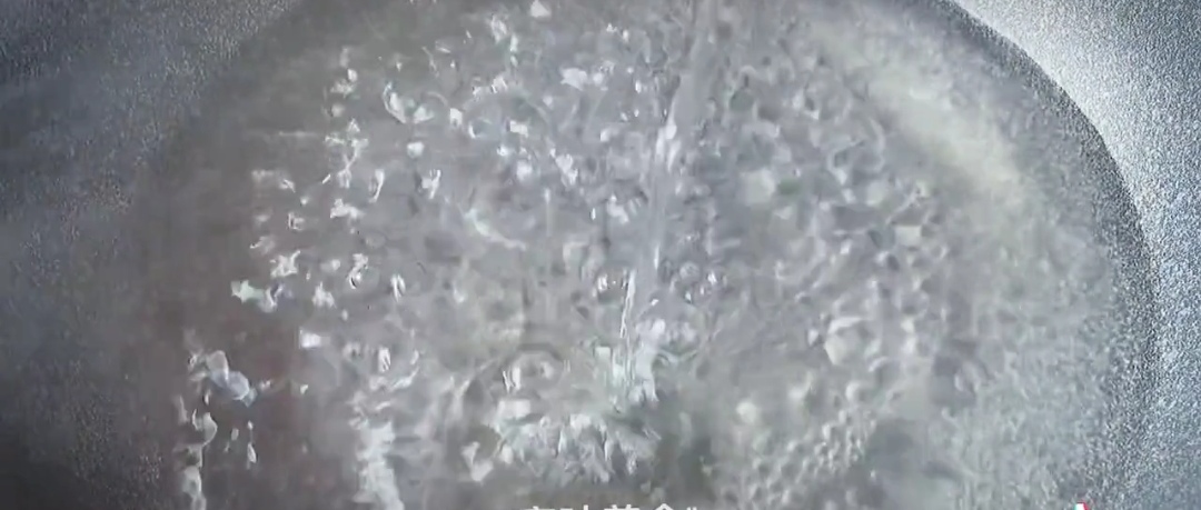 莲藕清洗淤泥法,清洗莲藕里面的泥