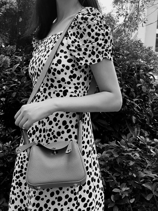 爱马仕hermeslindy有几个颜色,爱马仕lindymini和苹果13pro