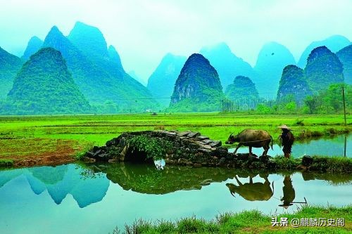 《江城子·田园春耕》看苍山茫茫，黄牛脚浅，写不尽对田园的赞美