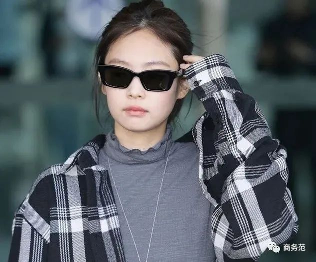 权志龙和jennie约会穿什么鞋,权志龙与jennie的穿搭