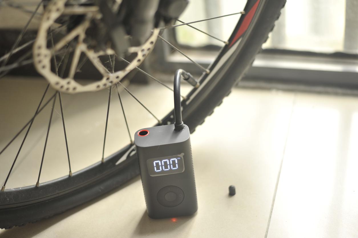 米家汽车搭电充气一体机,米家充气宝支持给哪些车型充电