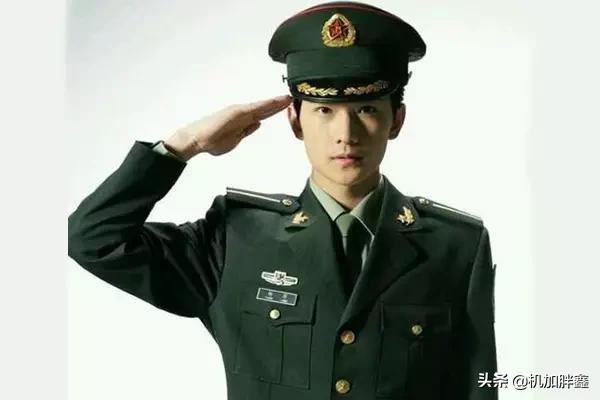 解放军晋升将军具备什么条件,当多少年兵能晋升将军