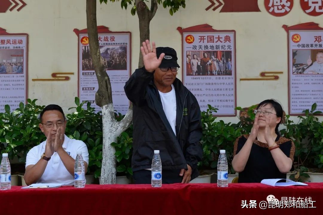 有限的场地无限的足球--新迎二小首届昆陆敦搏杯班级足球联赛开幕