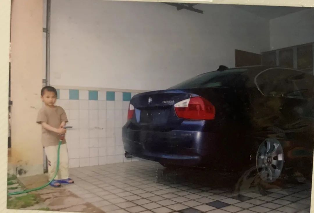 涨见识了!原来很多开宝马的都有一面鞋墙,穿的球鞋不上千就上万