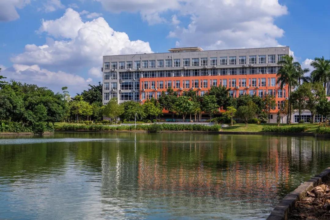 广州大学城占地最大的学校,广州大学城中山大学有多大