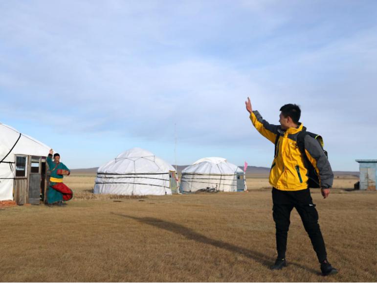 草原上的快递小哥,苏宁火箭小哥