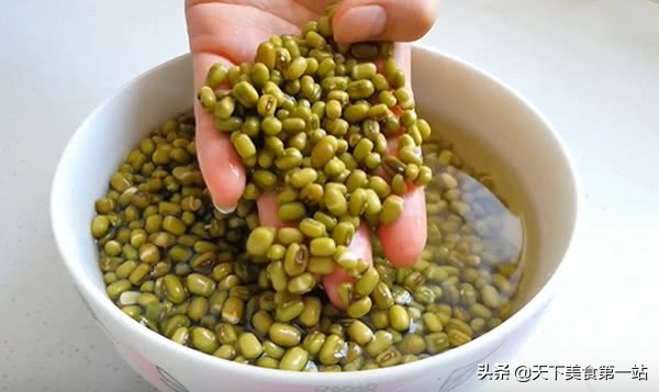 绿豆饼最好吃的做法,绿豆饼最家常的做法