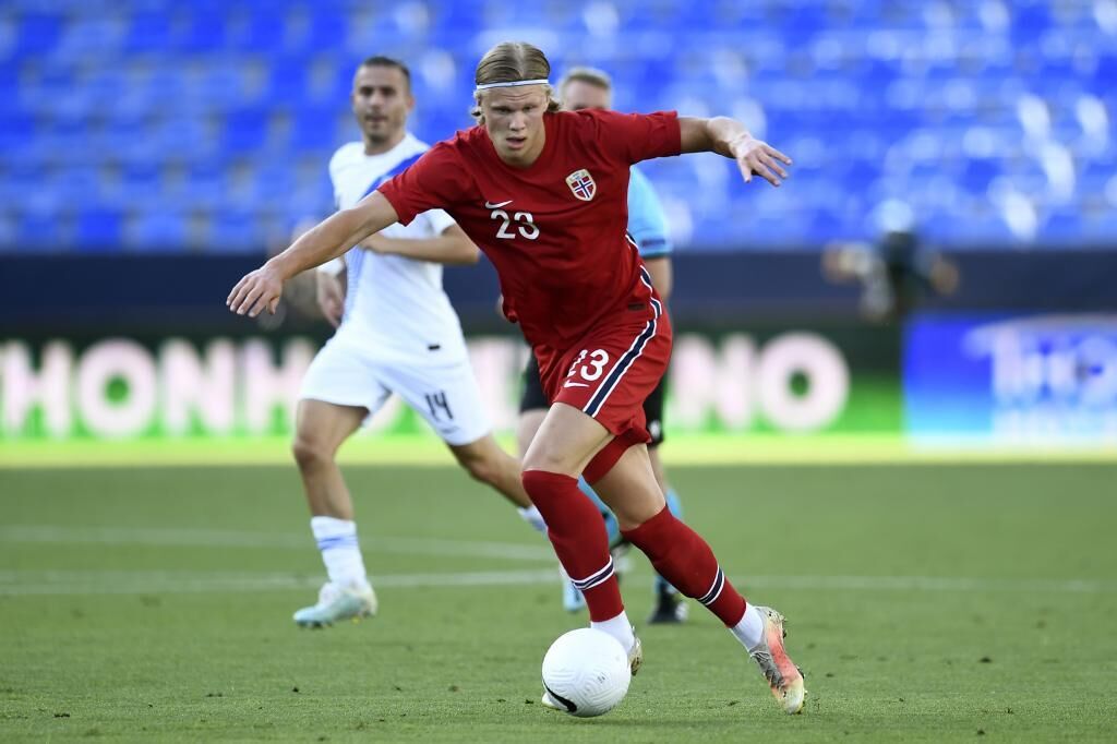 曼城足球球员身价排行,现役足球身价排名曼城