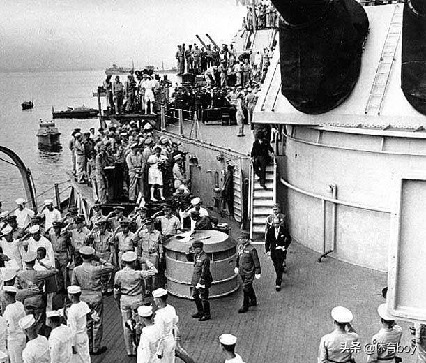 赛场上的他依旧兢兢业业,奥运赛场他一枪绝杀逆转夺得首金