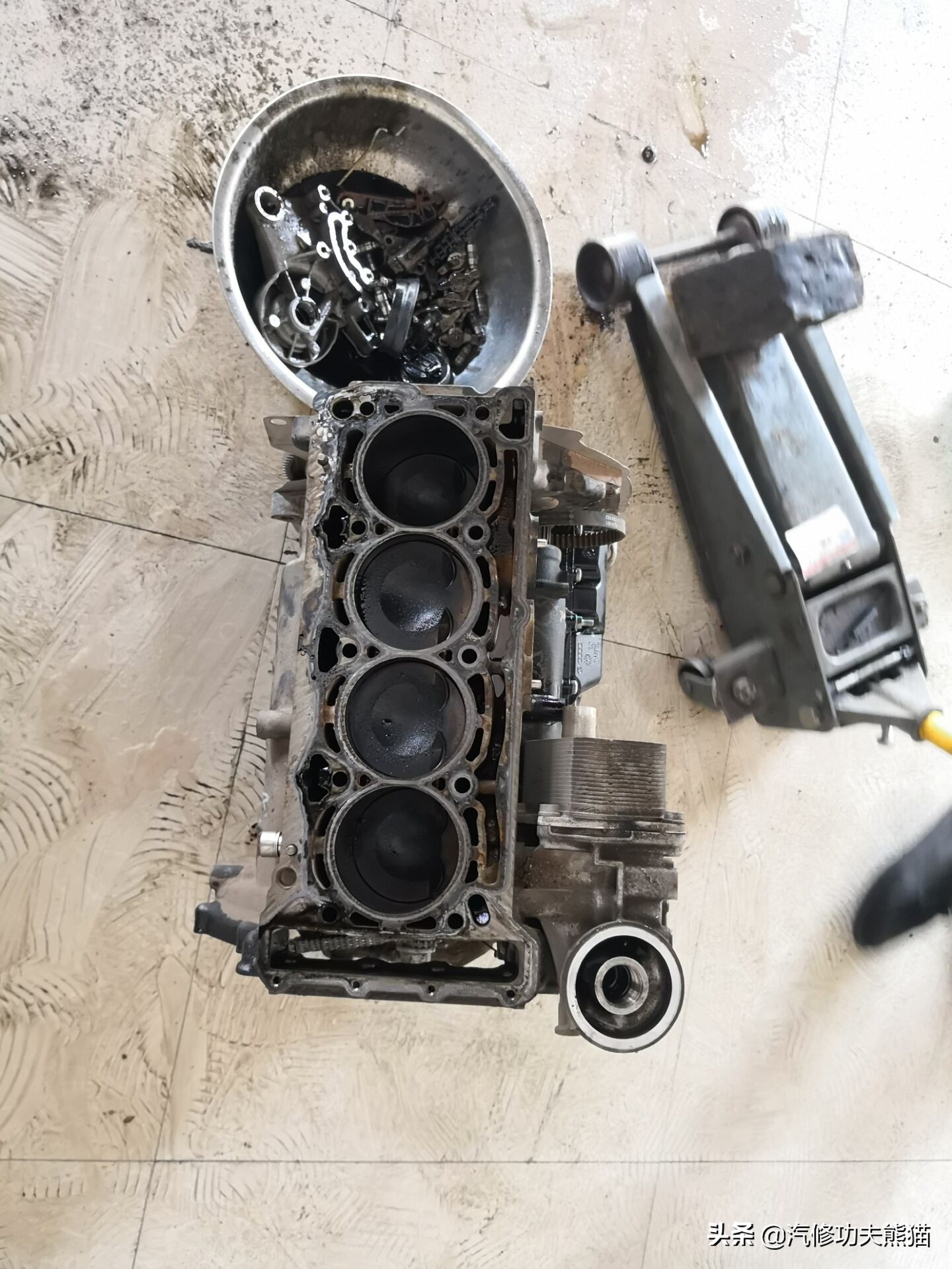 2011款奥迪q5烧机油怎么彻底解决,奥迪q5三代ea888发动机烧机油原因