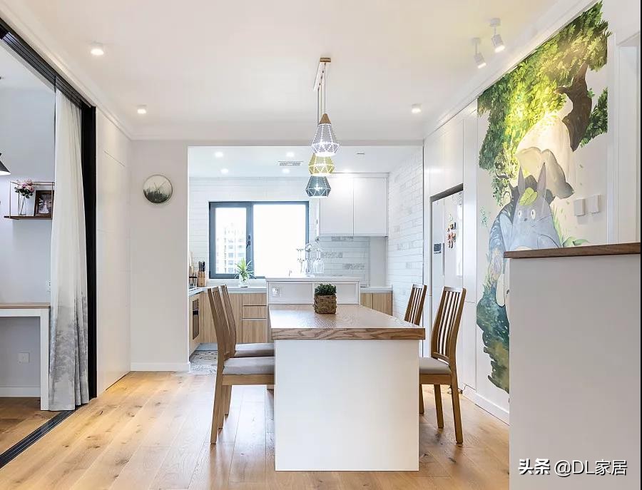 龙猫墙画效果图,雨天的龙猫墙绘