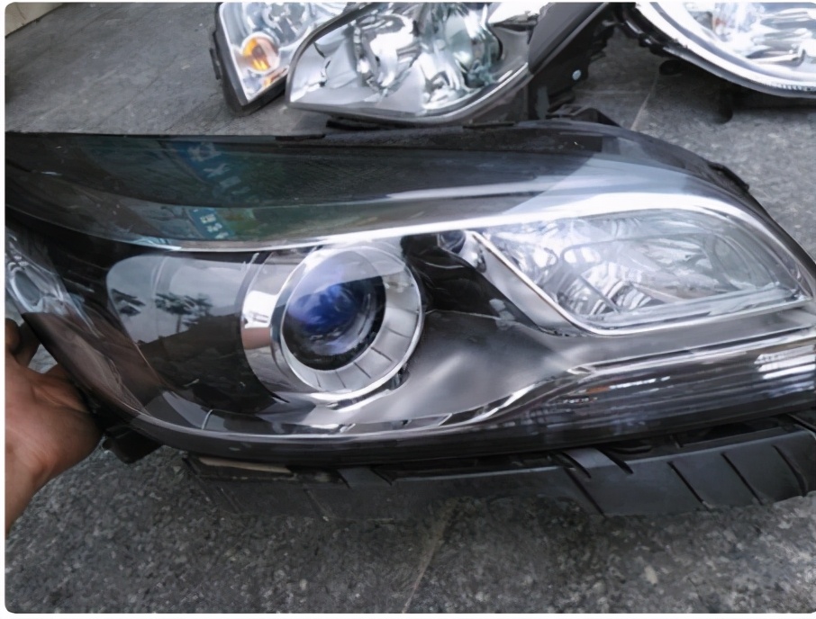 氙气大灯和led大灯哪个更好,原车卤素大灯改led好还是氙气好