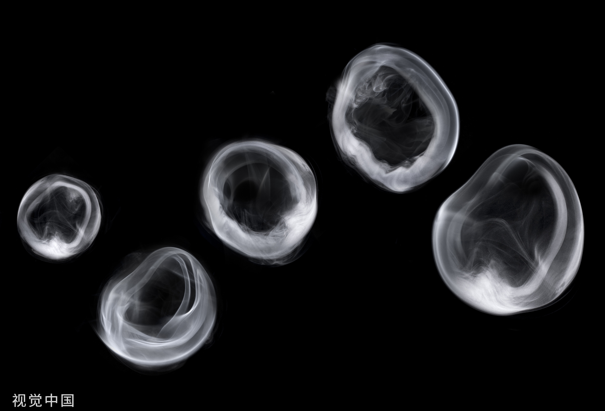 *子烟电**是“戒烟神器”？别闹了！专家对央视记者说出了真相