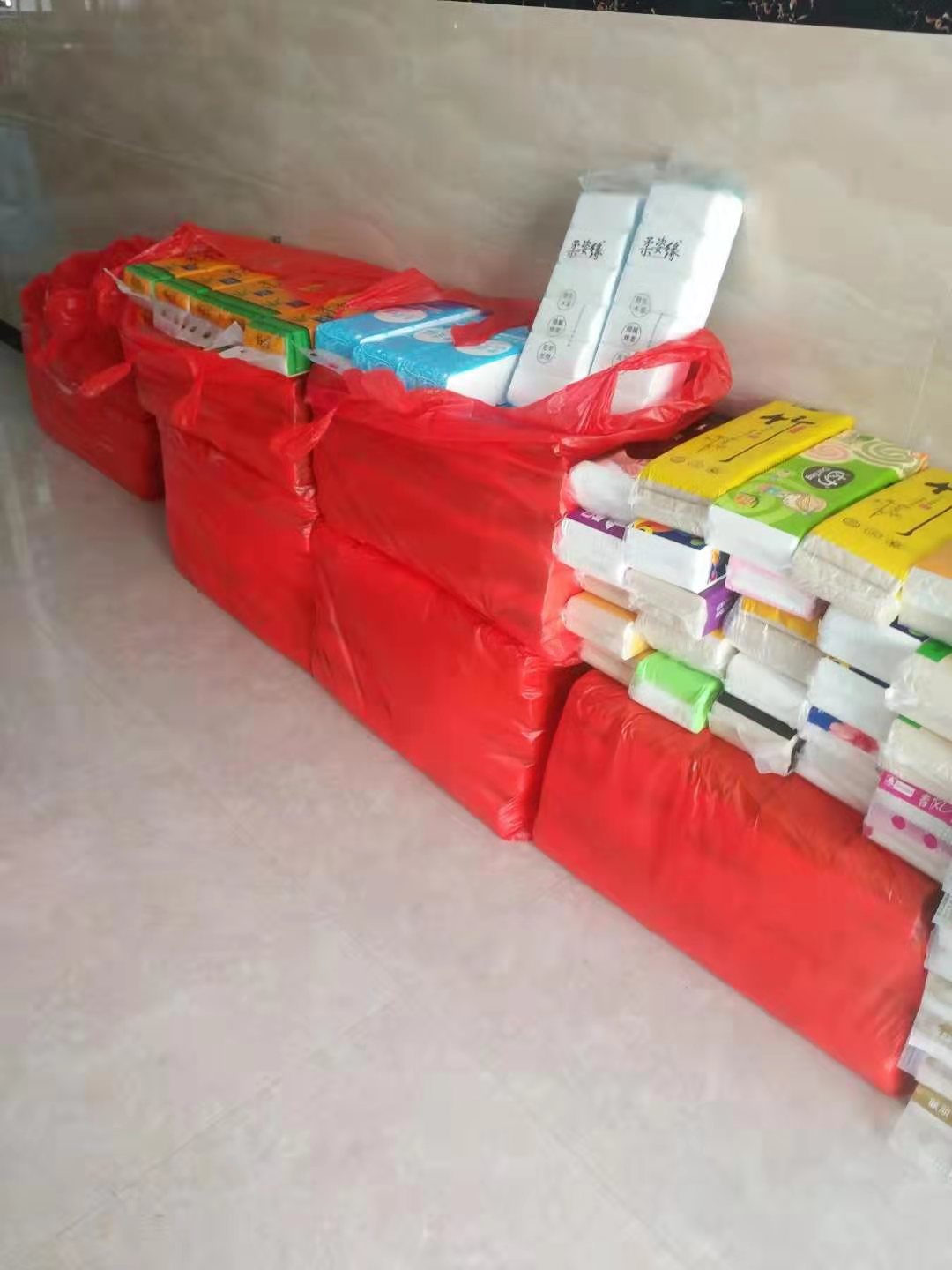 摆摊卖纸巾全部十元,摆摊纸巾去哪里进货