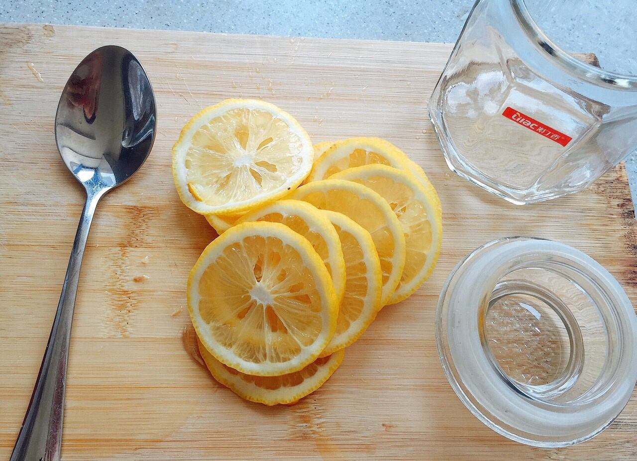 柠檬百香果冷水泡还是热水泡,柠檬百香果青桔蜂蜜果汁做法