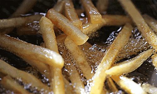 经过油炸后的油怎么利用,让油炸的油变清澈的妙招