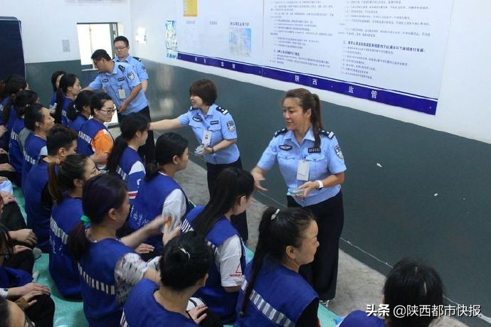 西安交警全力以赴护航中考,西安警方为夜间经济生活保驾护航