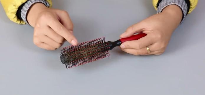 卷发梳怎么清理头发,如何清理卷发梳里的头发