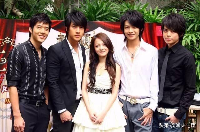 “过气”十年，凭什么她发个问号也能上热搜？