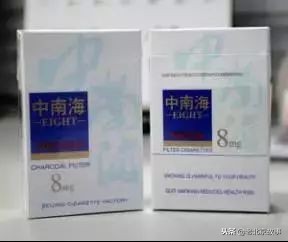 老板来瓶七块的啤酒,老板来盒红色的烟