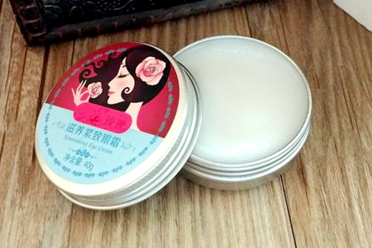 女人一有眼袋就显老？试试这几款国货经典眼霜，价格亲民且效果好