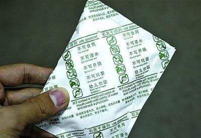 白色衣服发霉怎么洗掉霉斑小妙招,衣服放久了发霉了怎么处理