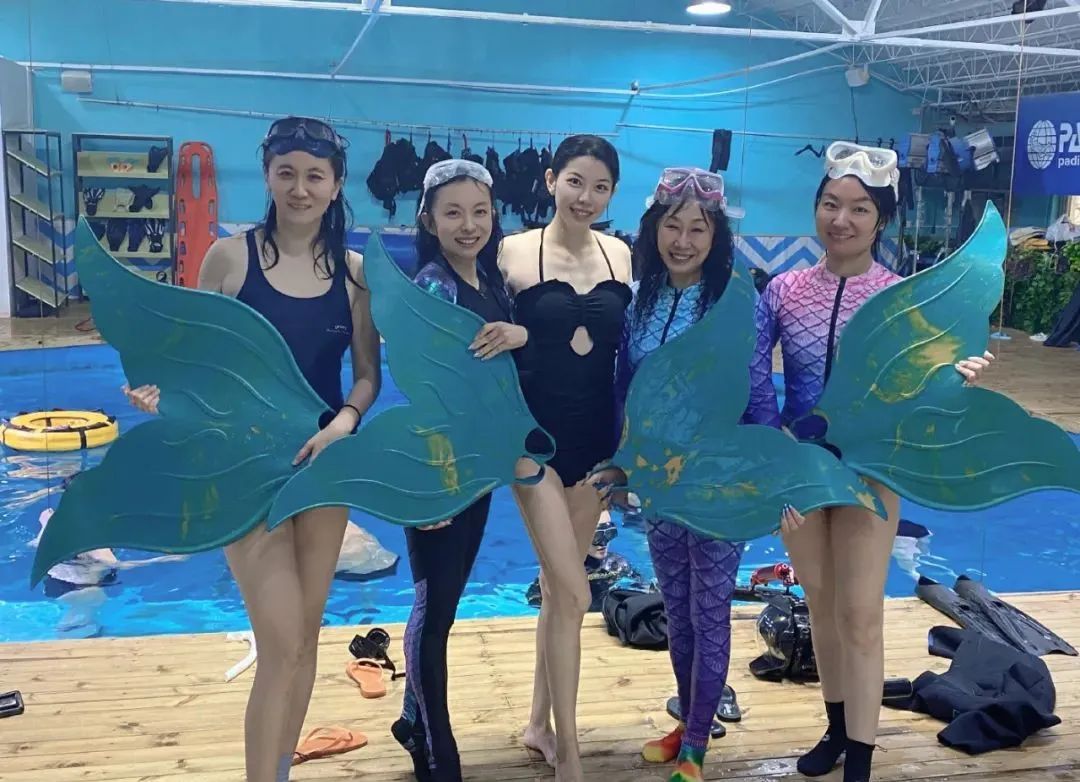 何灏浩：水中*物尤**，人间女神