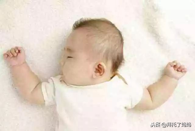 宝宝偏头睡觉怎么纠正最有效,一岁宝宝偏头睡觉如何矫正