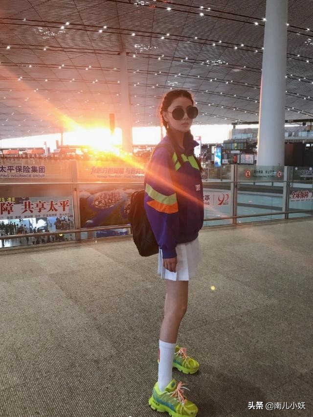 张馨予白衣白裙惊艳写真照,张馨予一身运动装