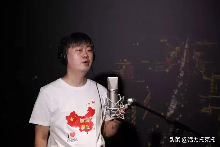 白衣礼赞致敬最美逆行者,致敬逆行者礼赞劳动者