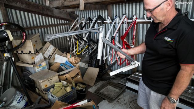 碳纤维自行车车身修复视频教程,碳纤维自行车针孔如何修复