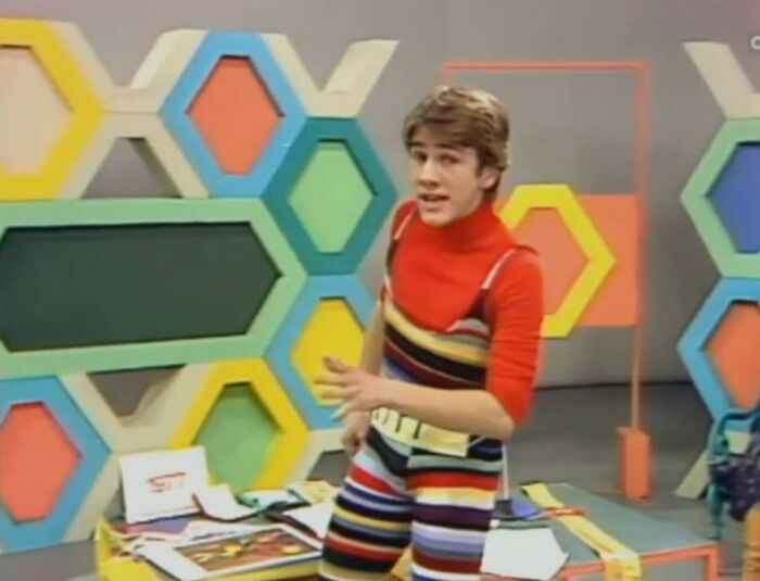 30位名人与年轻时的自己合影,世界名人前50名图片