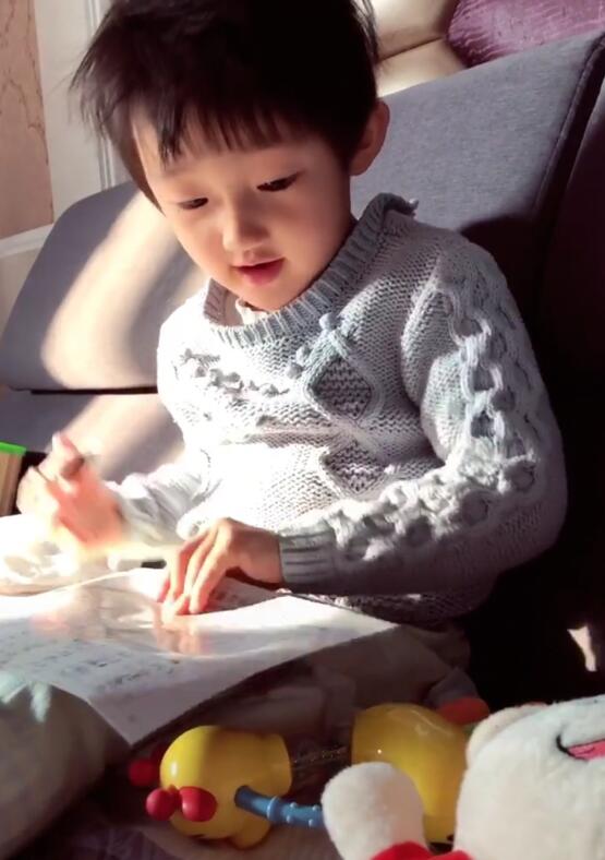 老师给幼儿写错名字正常吗,幼儿园老师连孩子的名字都能写错