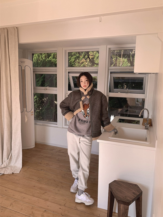 为什么你穿黑色大衣不好看,为什么你穿棕色大衣会显老气