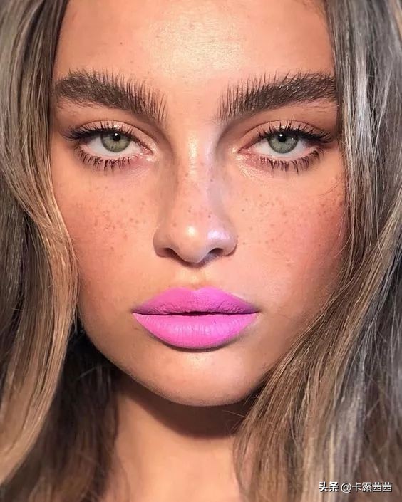 涂口红时的小尴尬,涂口红时易犯的小错误