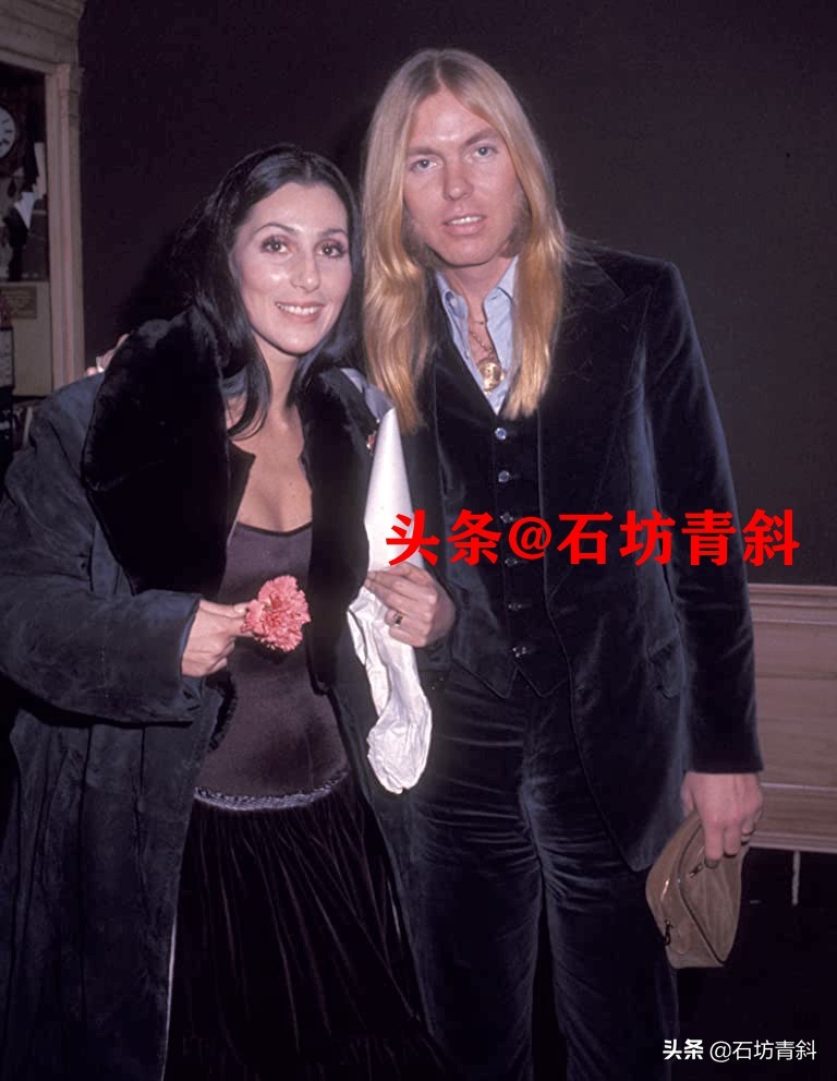 身边围绕无数小鲜肉，奇装异服的始祖，看她如何72变