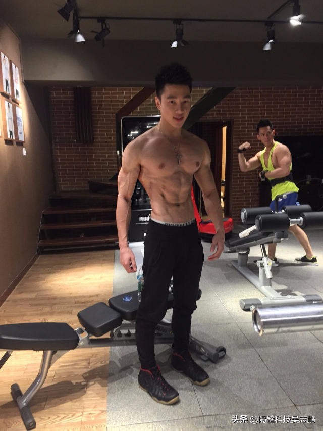 李佳淇，一个身材灰常好的健身教练