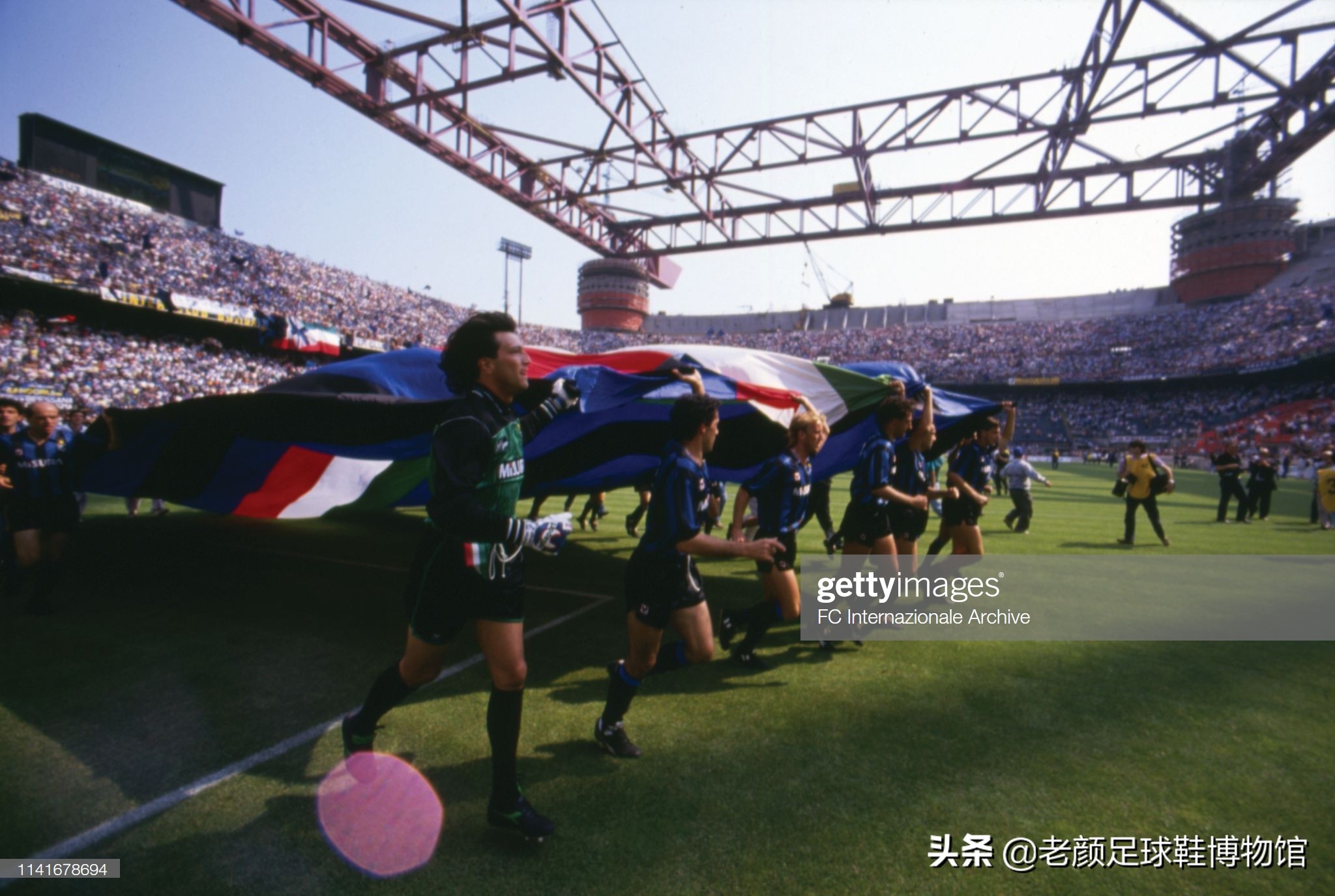 首位蝉联世界足球先生,历届世界足球先生前10名球员