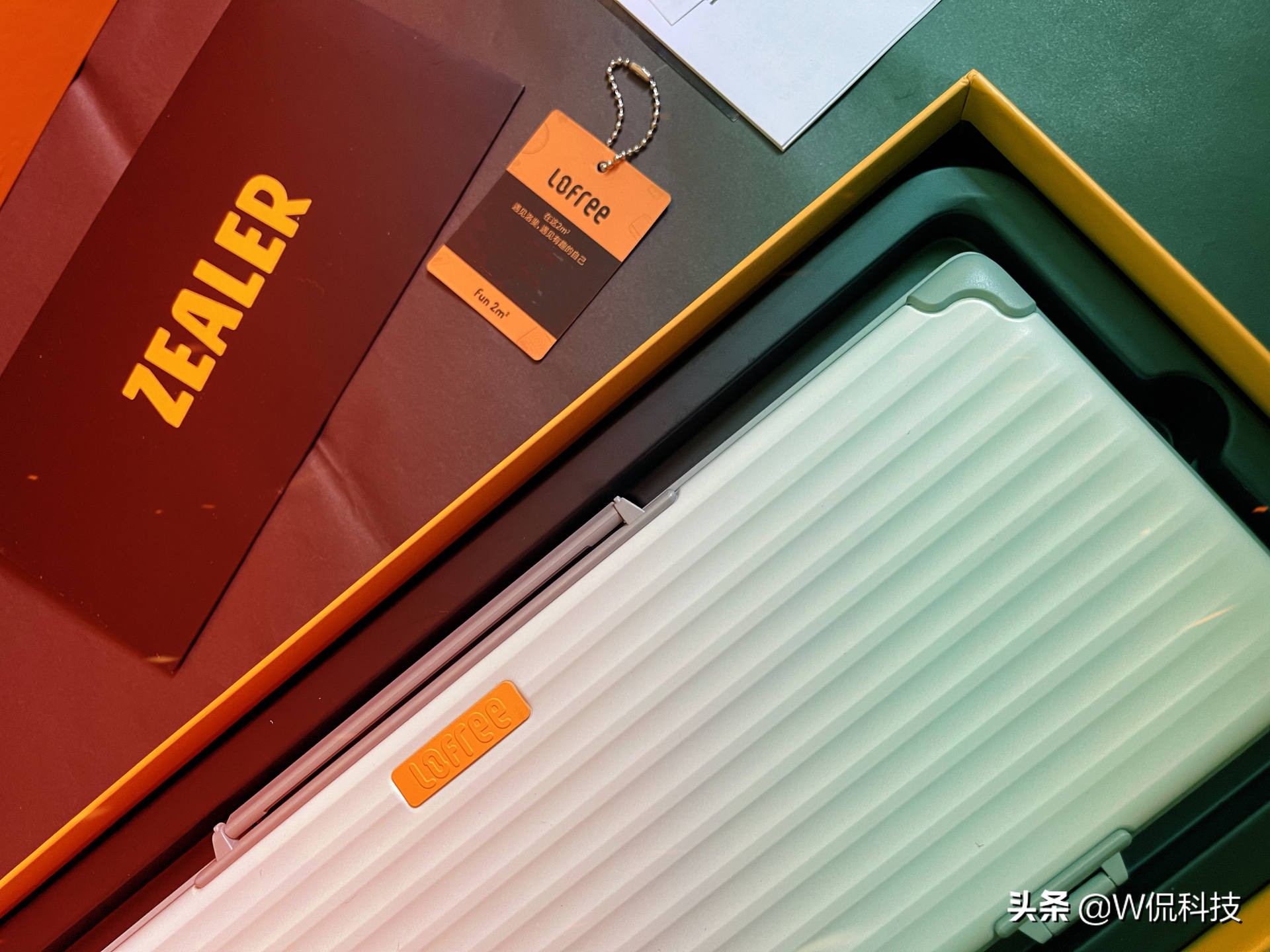 罗技k380和洛斐小浪机械键盘对比,lofree洛斐小浪键盘测评