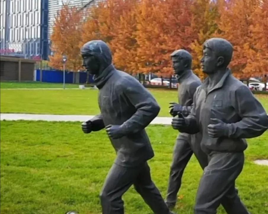 李铁暴怒,媒体人热议李铁任国足主帅