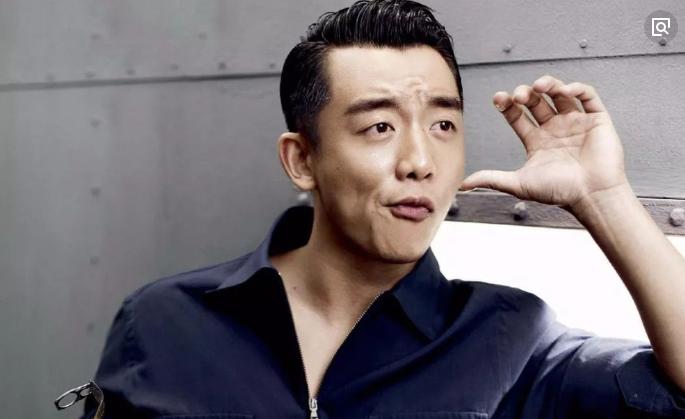 眼里爱的火花都快点燃了，还只是普通朋友？网友：等你们官宣！