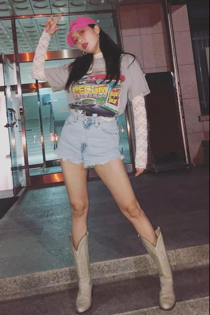 杨紫穿马丁靴的搭配,今年最流行的靴子女款牛仔