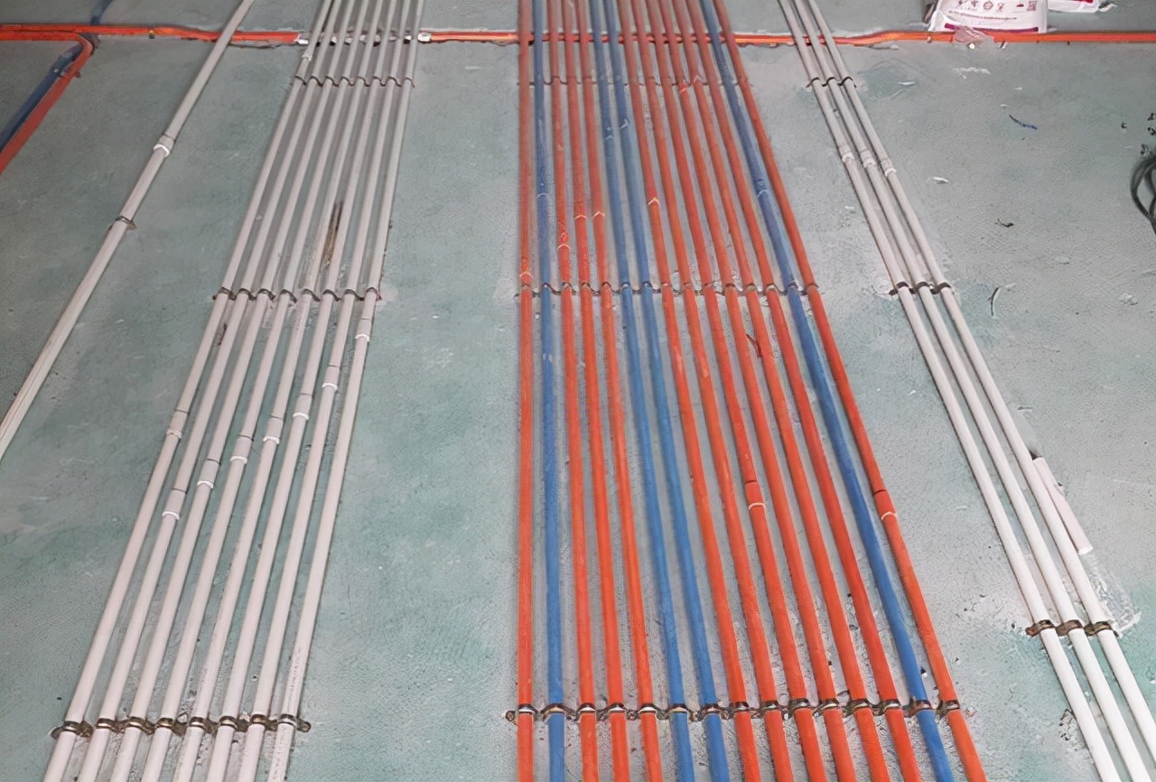 水电走顶开孔是违规的吗,水电走顶和走地的利弊关系