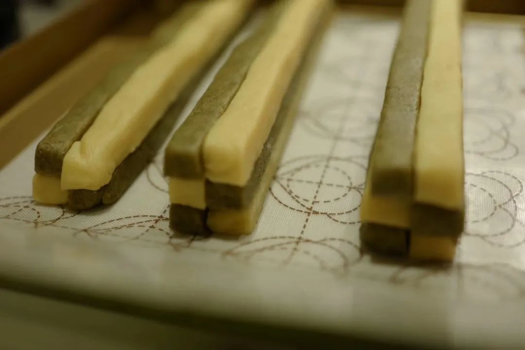 万人定闹钟早起云约早饭，为了去世界各地摆摊卖小吃做准备