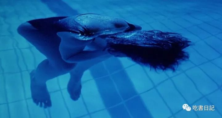 红蓝白三部曲电影解析,红蓝白三部曲之蓝影评