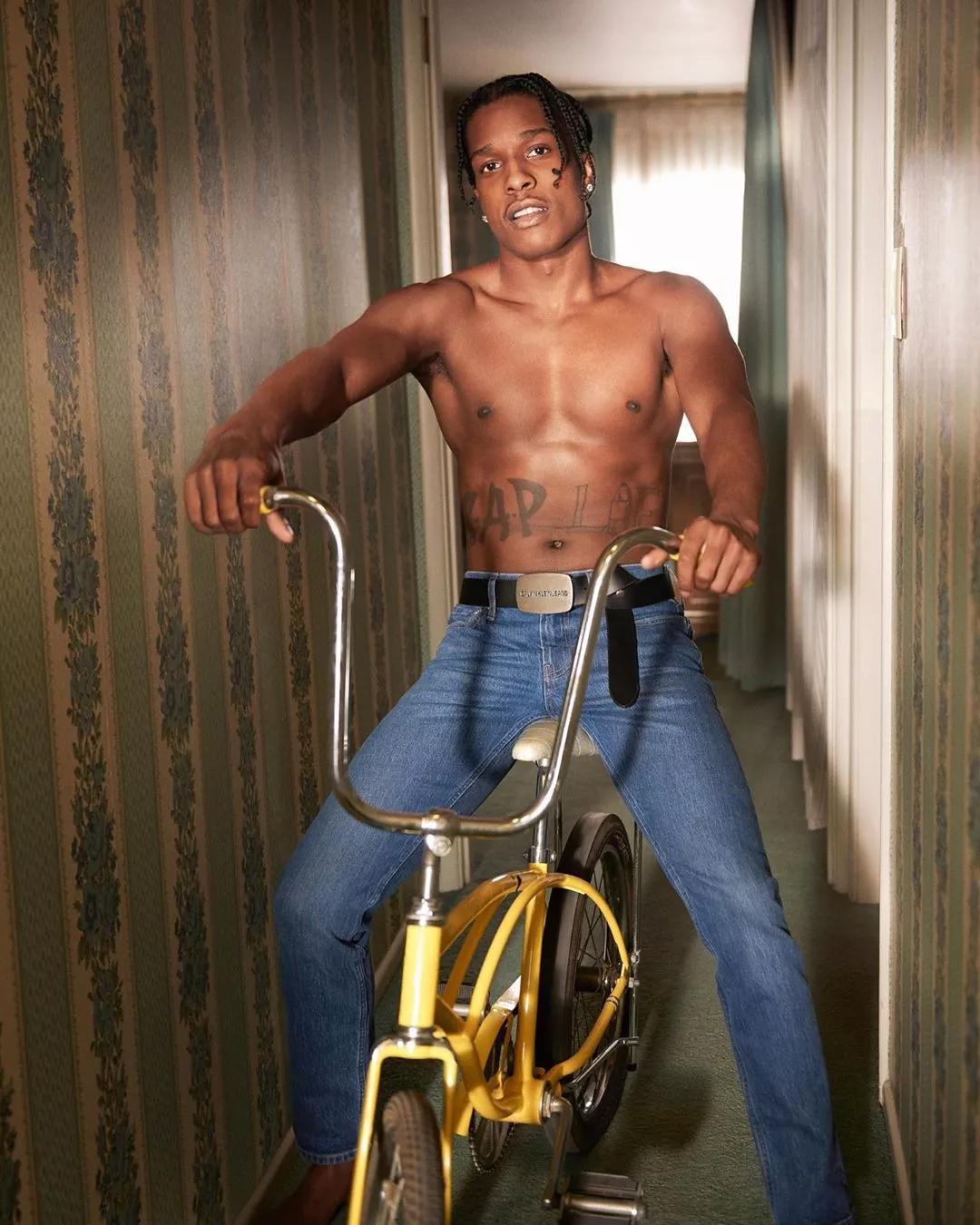 人称「Bra收割机」的他,又回监狱了!丨SOFRSHBOY