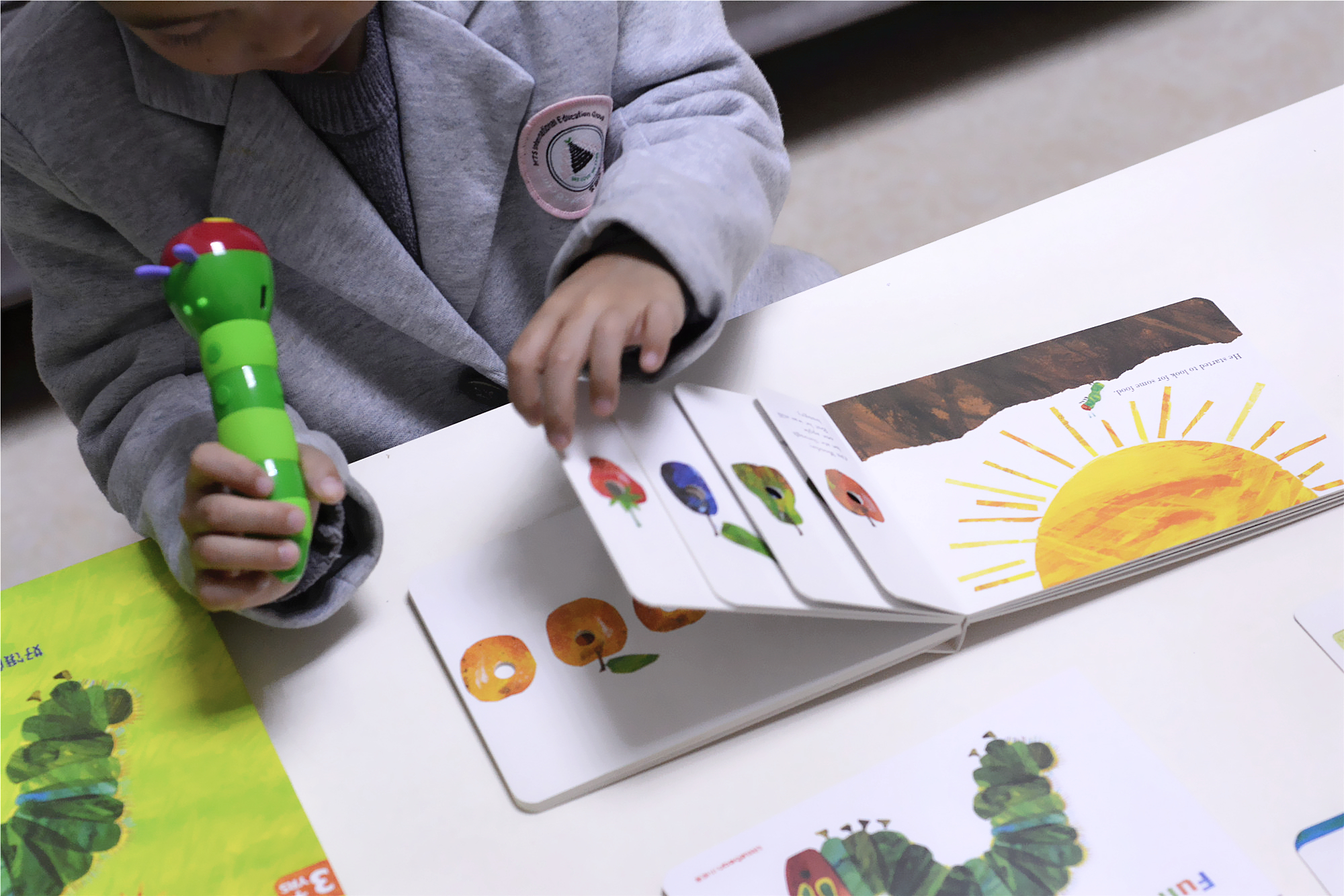 毛毛虫点读笔绘本入门,小彼恩和毛毛虫点读笔是什么关系